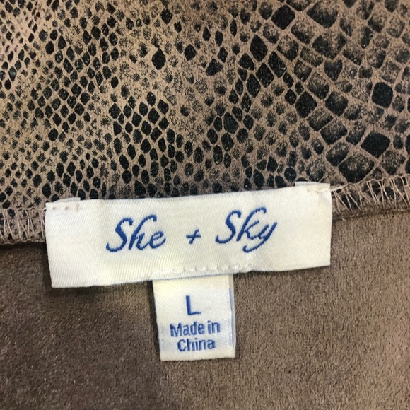 Boutique Snakeskin Skirt with Side Slit - Picture 3 of 3